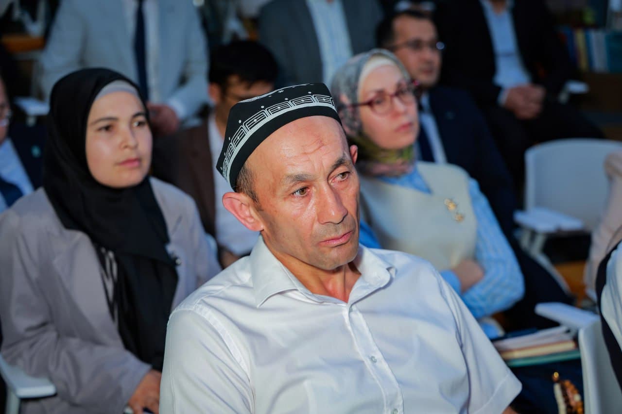 “Bolalar uchun yozamiz: ertak-romanlar” ijodiy tanlovida “Umid ovozi” nomli ertak-roman loyihasi bilan g‘olib bo‘lgan ijodkor Javlon Jovliyev: - 4