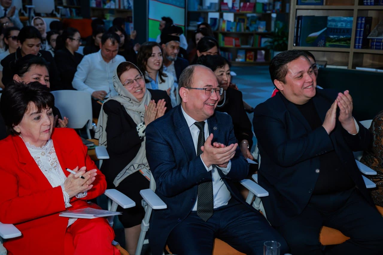 “Bolalar uchun yozamiz: ertak-romanlar” ijodiy tanlovida “Umid ovozi” nomli ertak-roman loyihasi bilan g‘olib bo‘lgan ijodkor Javlon Jovliyev: - 5